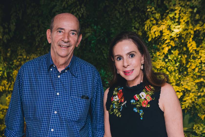 Theomar Nicolau  e Thais Simões